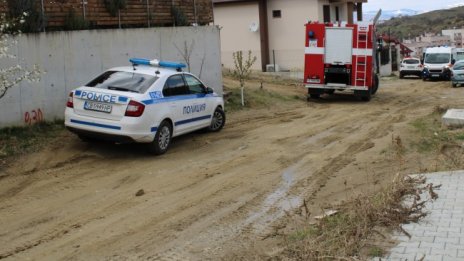 Мъж загина, затрупан в изкоп в Благоевград