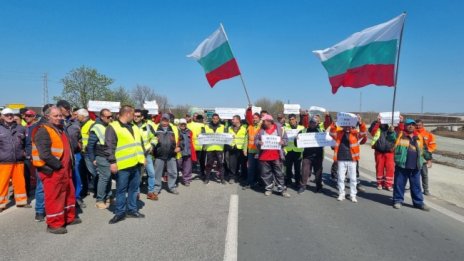 Пътни строители затвориха магистрали и пътища в страната