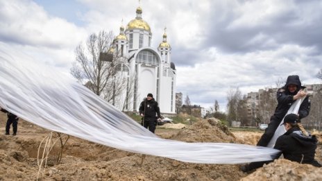 В Буча: Моргите са пълни, умрелите се погребват неидентифицирани 