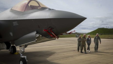 Предложили на нидерландски пилот у нас да сподели информация за F-35