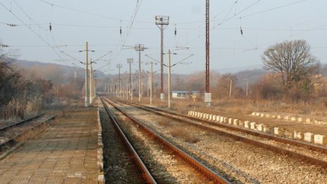 Влак удари жена на релсите в Шумен