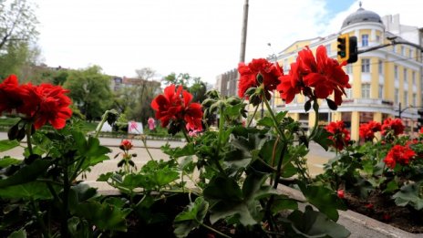 До сутринта дъждът спира, затопля се до 18° - 23°