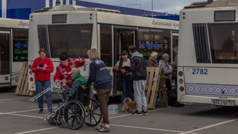 Евакуираните от "Азовстал":  Жилищните блокове в Мариупол вече ги няма