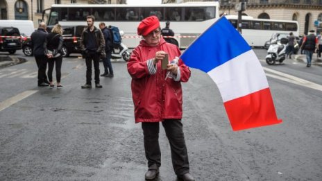 Дипломати излизат на протест във Франция