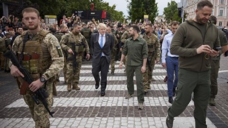 Зеленски посрещна Борис Джонсън като голям приятел