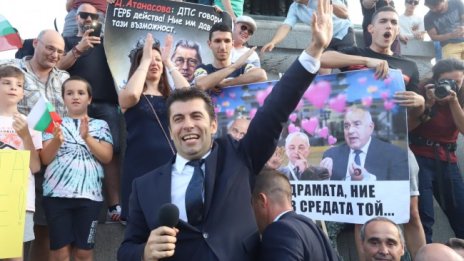 Петков излезе пред протестиращите: Нищо не може да ни спре, защото сме заедно