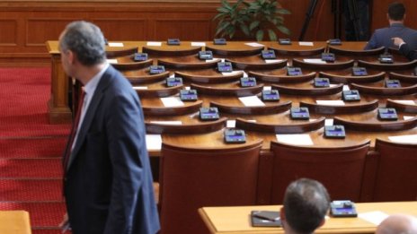 Парламентът няма да работи и днес, не събра кворум