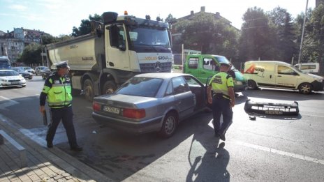 Катастрофа на бул. "Ситняково" в Столицата, по чудо няма пострадали