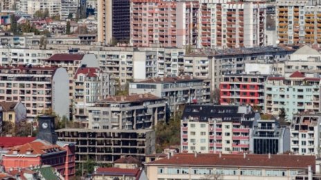 Българинът живее в тесни жилища, пренаселени, с малко на брой стаи