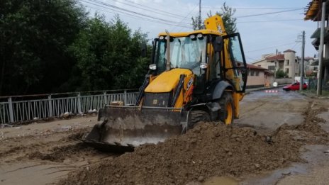 Хора и техника са нужни в Карловско за разчистване на щетите