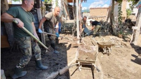 Армията ще помага в Карловско поне още месец