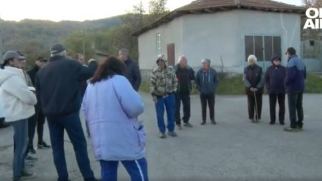 3 месеца радомирско село е без питейна вода, хората на протест