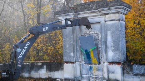 Четири паметника на Червената армия бяха разрушени в Полша