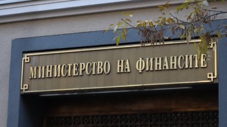 МФ: Служебното правителство не работи в услуга на "Лукойл"