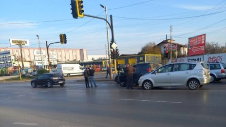 Верижно ПТП с три коли на бул. "Европа" и "Обелско шосе"