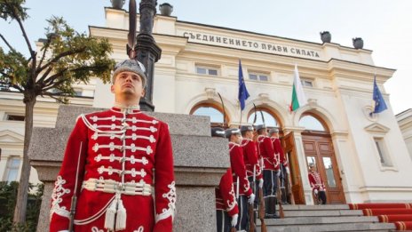 Окончателно решено: България изпраща оръжия на Украйна