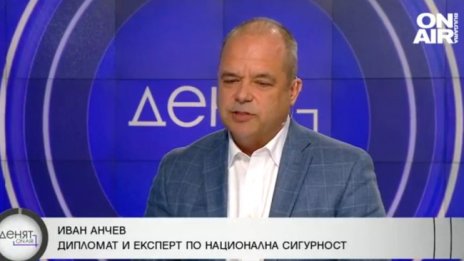 Иван Анчев: Да не се окаже, че ще изпратим две каруци с пушки за Украйна