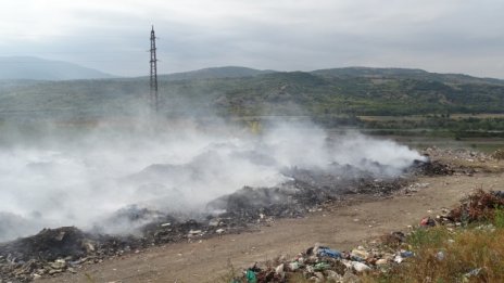 Пожар гори на сметището край старозагорското с. Ракитница