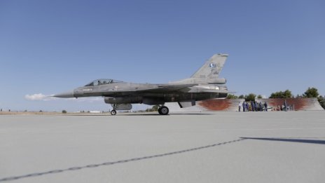 Хага готова да ни даде изтребители F-16MLU в замяна на нашите МиГ-29 за Украйна