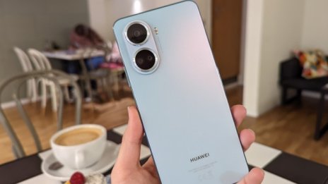 Nova 10 SE с поглед към младите - с бляскав дизайн и 108MP основна камера