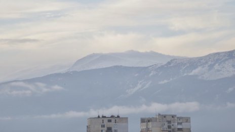 Облачно и мъгливо ще е днес, с температури 6° - 11°