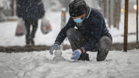 Топло до края на седмицата, но снегът идва в нощта срещу вторник 