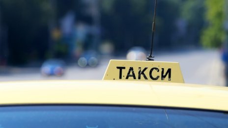 Протест на таксиметровите шофьори във Варна