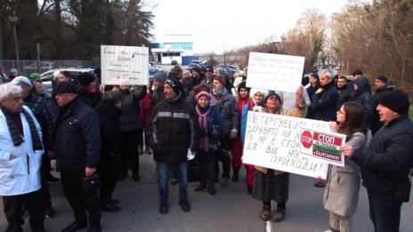 Протестиращи: Има интереси към белодробната болница във Варна