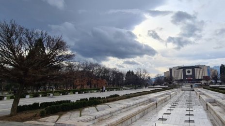 И в понеделник остава слънчево и топло за зимата