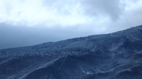 Времето в четвъртък облачно и дъжд в началото на деня