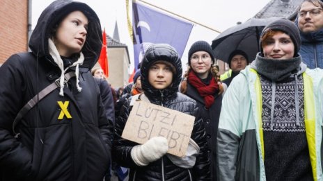 Грета Тунберг застана редом до екоактивистите, опитващи се да спасят Люцерат 