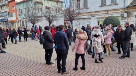 Нови протести срещу пускането под гаранция на мъжа, блъснал и убил дете в Бузовград