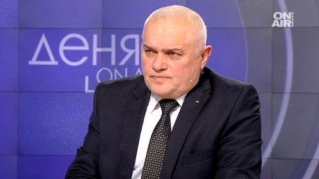 Радев: Нинова трябва да върне мандата