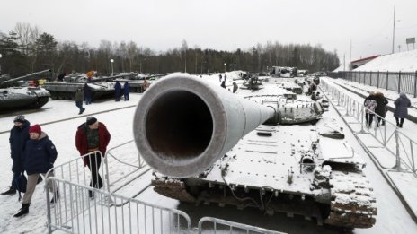 Украйна се готви за брутална пролет: Задава ли се война на танкове? 