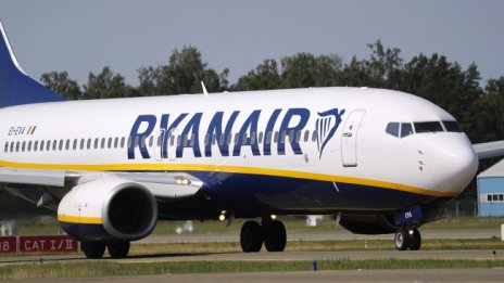 Сигнал за бомба на борда на самолет на Ryanair, съпроводиха го изтребители 