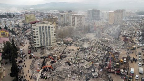 Белите каски, спасяващи от години хора в Сирия