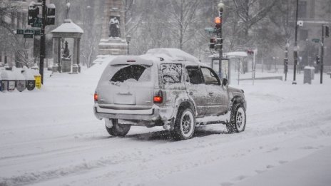 Къде стъргането на лед от предното стъкло може да ви донесе глоба? 