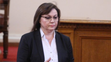 Нинова: Мъчат се да ни ударят, защото сме неподчинената партия