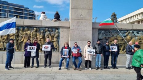 Протест на руснаци в Бургас, искат политическо убежище