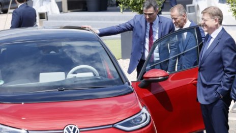 Замразиха активите на Volkswagen в Русия