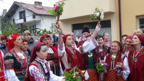 Пролетта дойде! Какво ни "казват" цветята в българските традиции?