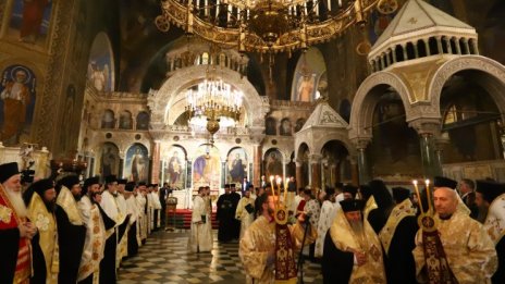 Крадец в храма - мъж задигна 4 бона в "Александър Невски"