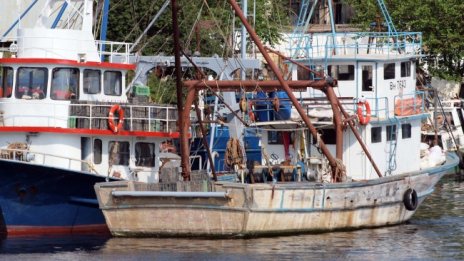 Българските моряци в Румъния остават задържани 