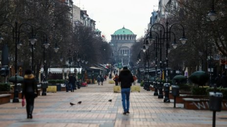 Времето днес: Оранжев код за бурен вятър в осем области