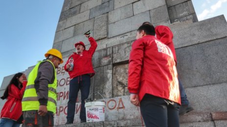 БСП-София започна възстановяване на разбитата плоча на Паметника на Съветската армия