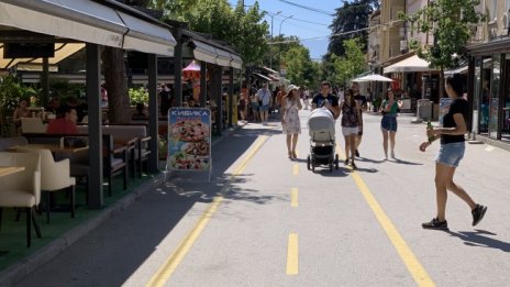 В България стана скъпо за гърците, все по-малко празнуват Великден тук