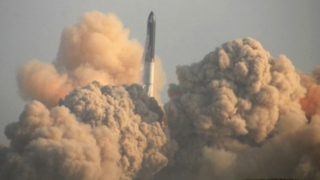 SpaceX изстреля в орбита ракетата Falcon Heavy 