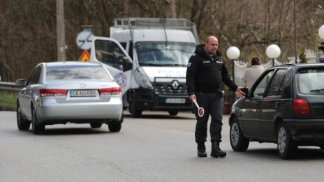 Пътят София - Самоков остава затворен след опита за покушение над Гешев