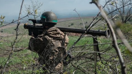 Украйна: Русия не е превзела Бахмут, обстрелва го