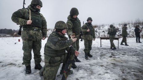 Русия свиква резервисти за военни учения 